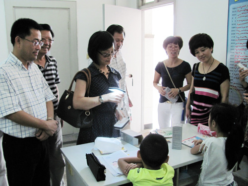 温州瓯海区政协副主席慰问寻根之旅瓯海分营营员