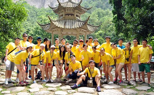 温籍优秀华裔青年游览雁荡山感受家乡美景