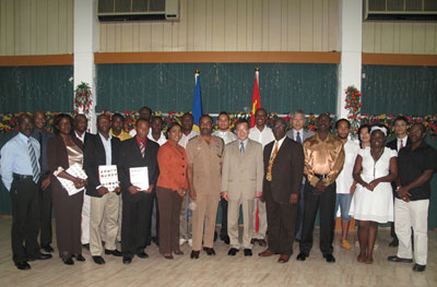 �й�פ�ͰͶ�˹ʹ�ݾ��и�����ѧ����̸��