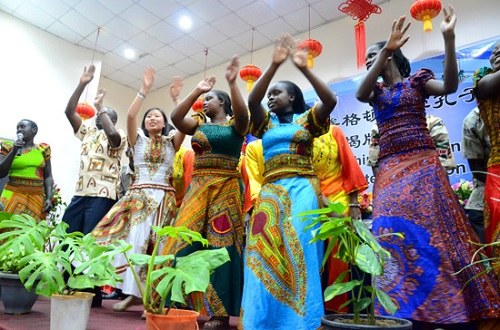 �����ǰ���ٴ�ѧ��Ժ���ƽ�ͻ��ũҵ������ɫ