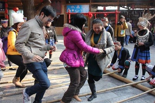 暨南大学华文学院举行孔院学生广西文化考察活动