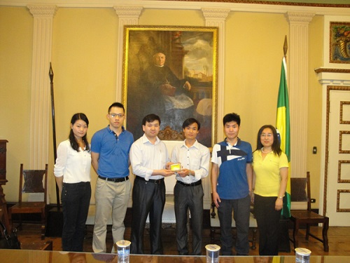 ���ſƼ���ѧ����С��ηð���ʥ������ѧ