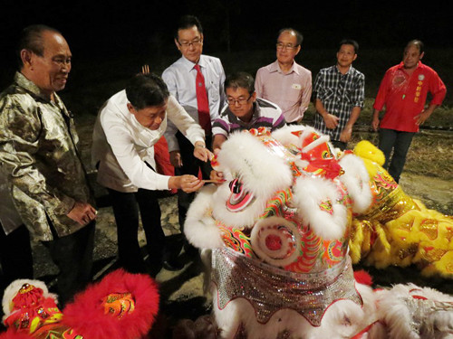 驻文莱大使为双溪岭中岭学校优秀华文教师颁奖