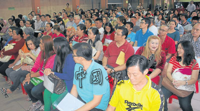 大马一华小入学申请火爆家长凌晨排队抢学额