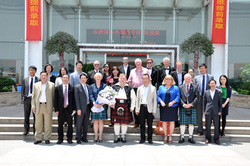 ����һ���̻�����Ӣ�������ƿ�������ԺУ���