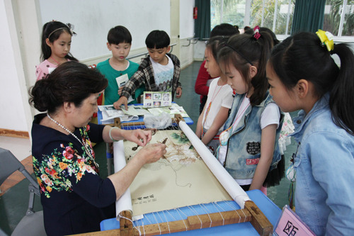 �����Ļ��߽����Ȱ컪�Ľ���������������У��ͼ��