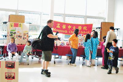 美国新州中文学校古筝旗袍秀为多元文化节添彩