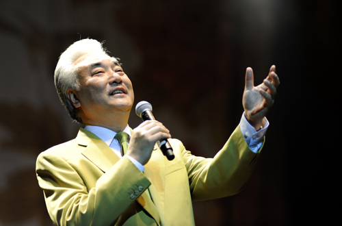 著名男高音刘维维演唱的《我的太阳》,让整台晚会进入了高潮!