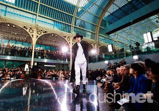 ��Ӣѧ��ʱװ���׵��׶�ʱװ���й�����Ʒ�����