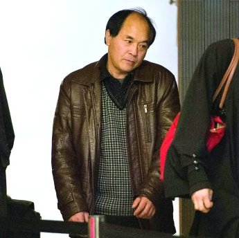 林俊父亲林迪然离开蒙特利尔法庭.(加拿大《明报》援引加新社)