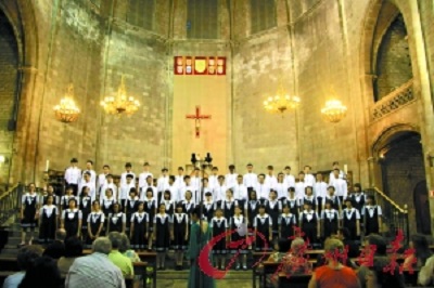 中国学生西班牙参加夏令营人在囧途“状况”不断