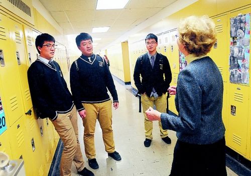 С��ѧ���������︺���ؼҳ�3/4��н������ѧ��