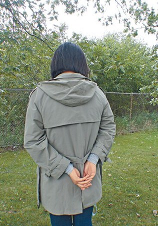 加一中国女生苹果店购物被当贼 遭铐6小时并搜身