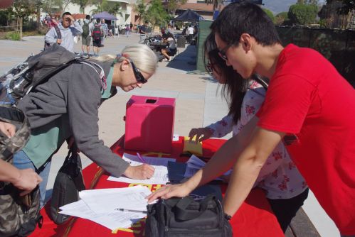 留美学生为遭火车撞亡同学募捐留学安全不容忽视