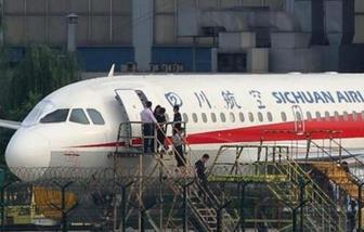 川航3U8633航班成功备降 民航局为英雄机组点