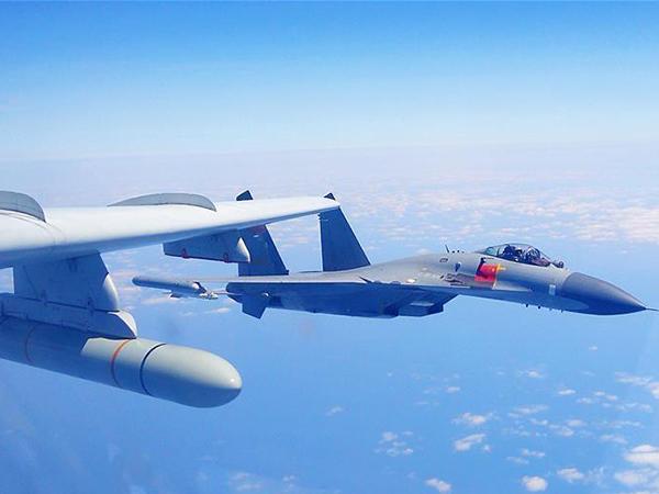 空军战机绕飞宝岛推出多方言宣传片