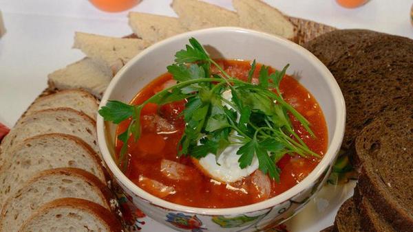 借足球热潮 俄罗斯餐厅推出世界杯菜单