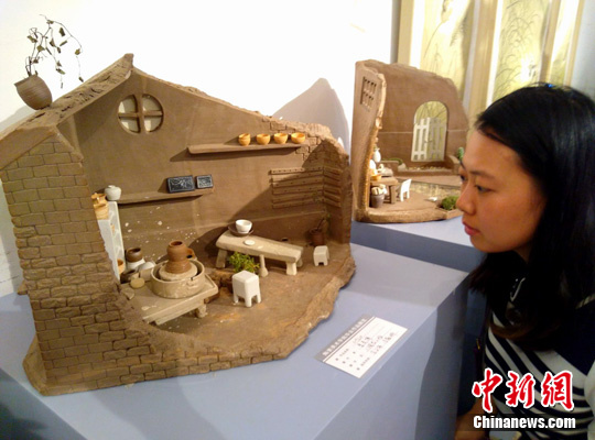 景德镇90后毕业生办陶艺作品展 风格个性独特