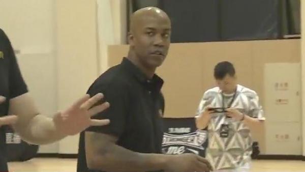 马布里篮球训练营开营 马指导亲自上阵教学