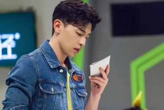 邓伦《我是大侦探》与韩雪发糖 喜感与机智并