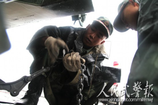 �侯�����ܶӿ�չ��·����װ��ѵ����ͼ��