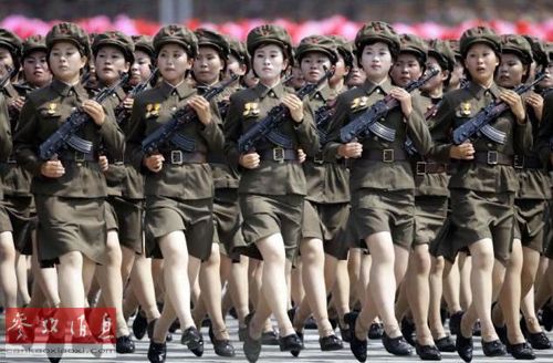 英报将朝鲜女兵称为“迷你裙机器人部队”(图)