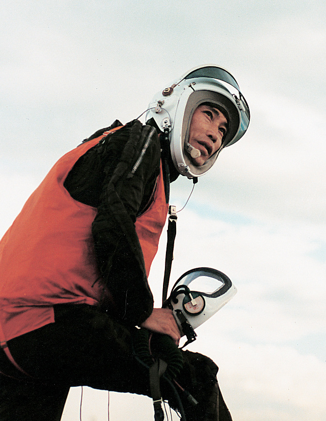 "试飞英雄"黄炳新:创造10年零试飞事故奇迹