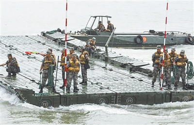 ʹ���ж�-2013B��ϰģ�����Զ��Ͷ����ʱս����ͼ��