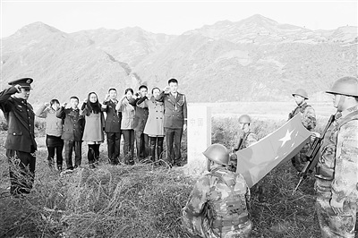 ����ʡ����ĳѲ��ͧ������˻����ڽ籮ǰ���ģ�ͼ��