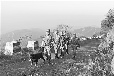 �Ͼ�����ĳ���೤פ�غ���ʮ���걻�ư˱���߸