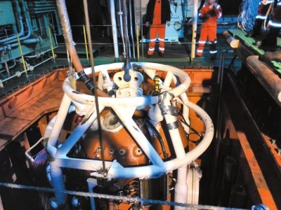 深潜号潜水员摸底南海深海313.5米出舱探底互拍