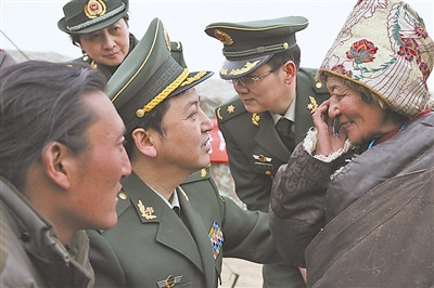 武警总医院走村入户为患白内障藏族群众诊疗