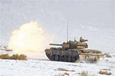 新疆军区两昼夜强行军350公里领导-20℃首批射击