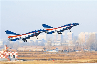 �վ���һ���б��ݶ�ӭ�����ڼ��ں��׸�������