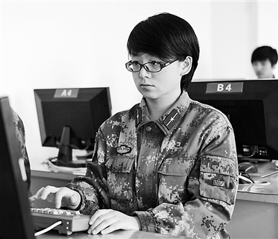 图:王晓羽正在进行训练.张 强摄