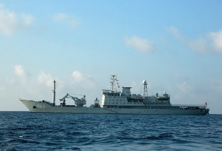 中国海军海口舰抵达马航飞机失联海域投入搜救