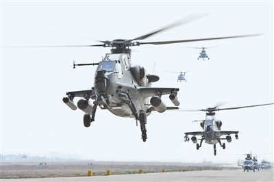 南京军区某陆航团战机进行编队飞行训练(图)