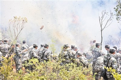 �Ͼ�����ĳװ����300�����ٱ�����ɽ��ͼ��