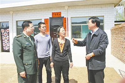 农妇克服困难支持儿子建功军营 被誉拥军好母亲