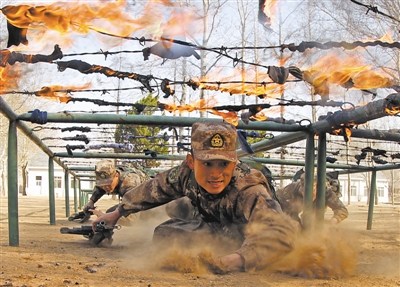 ��26���ž�ĳ�õ�Ա�Ǹɽ���ѵ��ʾ����վ��ͷ