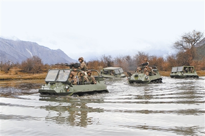 西藏军区某旅全员全装挺进荒原开展实战化训练(图)