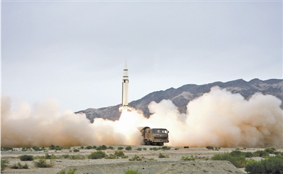 二炮某旅组织夜间火力突击演练检验20多课目(图)