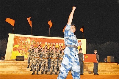 �ɶ������վ�ĳ�Źٱ��Ա���������������ᣨͼ��