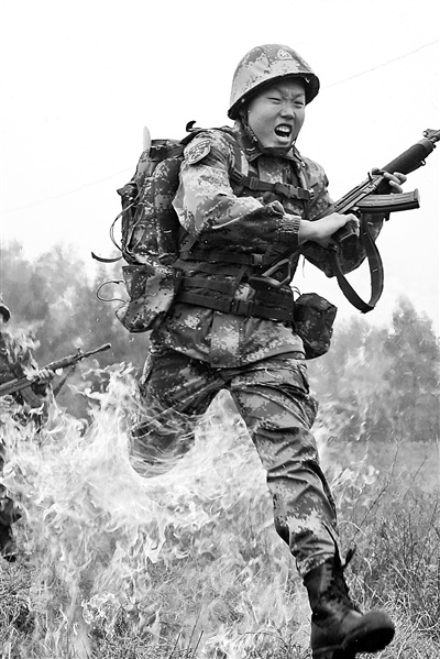 �Ͼ�����ĳ����֯ѵ��սʿ��Խ���С������ߣ�ͼ��