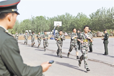 ��������ĳ��Ӫ����ʵ������Χսʿ�࿼���٣�ͼ��