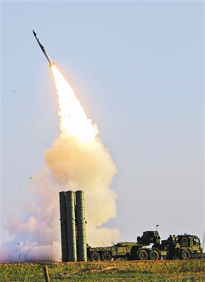 济空导弹某旅在渤海湾演练导弹发射提升实战能力