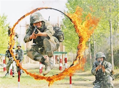 ��47���ž�ĳ����֯�ٱ���չս��ѵ����ͼ��