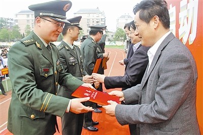 ���ؿ�չ����������У԰���ǿ�����������ʶ