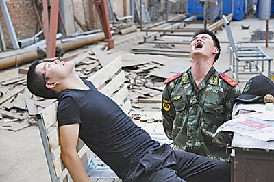 �侯����֣����֧�ӹٱ���΢��Ӱչ��սʿ��ɫ