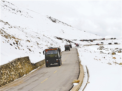 第13集团军某师组织驾驶员赴川藏线开展训练(图)